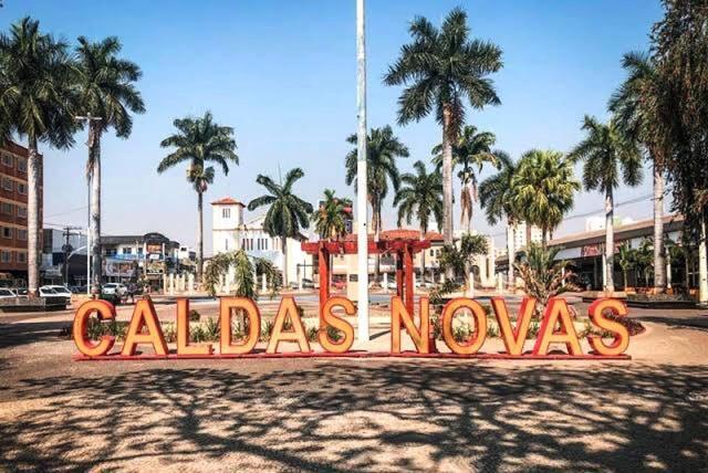 Hotel Golden Dolphin Com Cafe Da Manha! Piscinas 24H Caldas Novas Luaran gambar